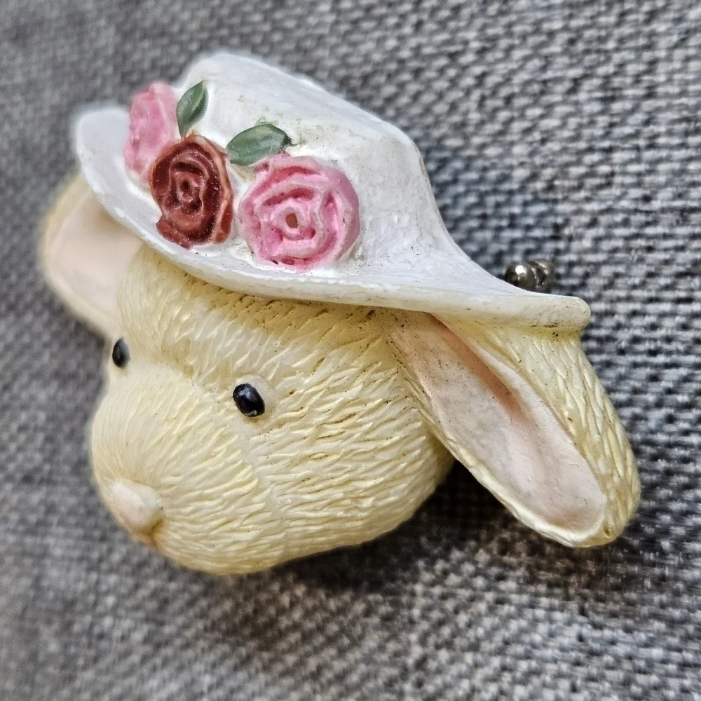 VINTAGE Bunny Rabbit Flower Bonnet Spring Brooch Pin Easter